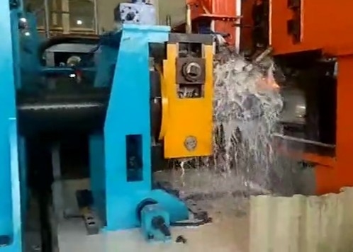 การจัดหาพลังงานเหล็กกล้าคาร์บอน CE Tube Rolling Mill 20-90m / Min Square Tube Mill