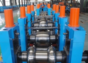 กว้าง 25mm-95mm ก๊าบอนสแตนเลส Tube Mill ความเร็วเครื่องจักร ความเร็วเร็ว 100m / นาที