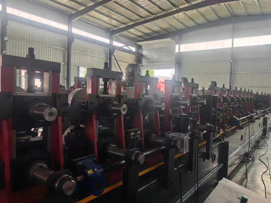 เครื่องทําท่อเหล็กประสิทธิภาพ 380V 3 ขั้นตอน 50Hz พลังงาน 7.5KW