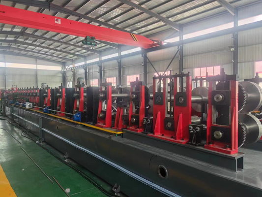 เครื่องทําท่อเหล็กประสิทธิภาพ 380V 3 ขั้นตอน 50Hz พลังงาน 7.5KW