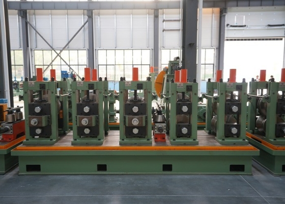 โรงสีท่อเชื่อมเหล็กกล้าคาร์บอนความเร็วสูง 32-102 มม. PLC ควบคุมการขึ้นรูปม้วน