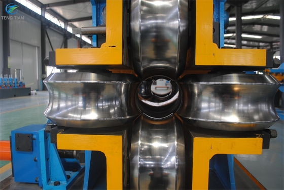 เครื่องเลื่อยตัดท่อด้วยคอมพิวเตอร์ความถี่สูงเหล็กกล้าคาร์บอน ERW Welded Pipe Production Line