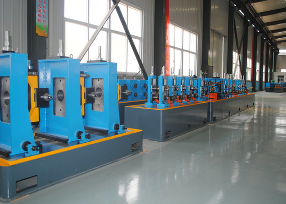 เครื่องบดท่อเหล็กคาร์บอน / เครื่องบดท่อ ERW ด้วยระบบควบคุมอัตโนมัติ PLC