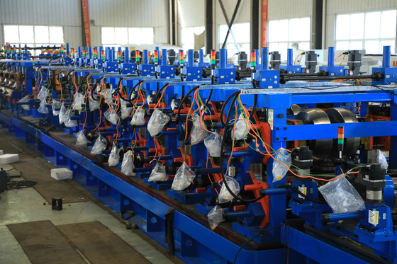 อัตโนมัติเต็มรูปแบบ 200x200mm Erw Pipe Mill Square สำหรับเหล็กชุบสังกะสี