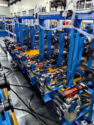 จีนเครื่องจักร การออกแบบและการผลิตเชิงมืออาชีพ โรงงาน Api Erw Steel Tube Production Mill Line 4-12mm Wall Thickness Pipe Making Machine