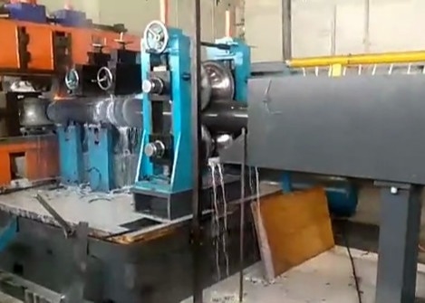 สายตรง welded เหล็กสี่เหลี่ยม Tube Mill 0.8-4mm ความหนา